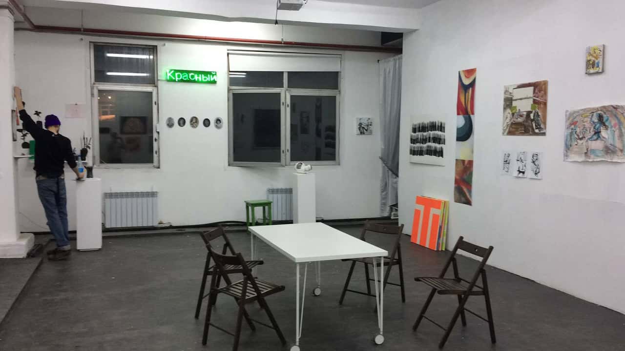 "Все по 100" в центре "Красный"
