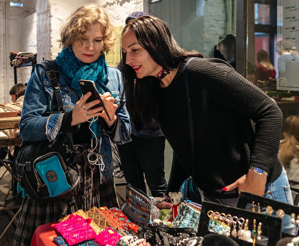 Ярмарка творческих людей Happy market во Флаконе