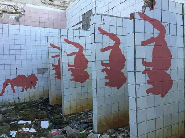 В ММОМА открылась выставка Саша Кочетковой "Комната для девятнадцати человек"