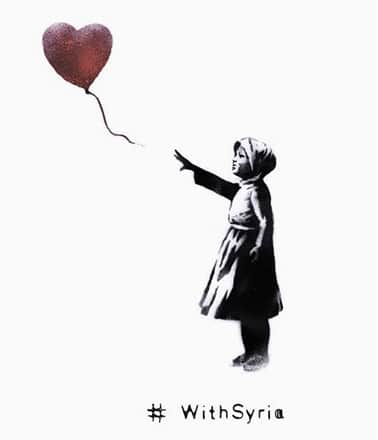 Проекция работы Бэнкси на стене Третьяковской галереи. #WithSyria.