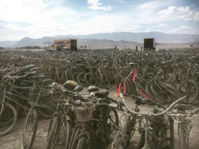Брошенные на фестивале Burning Man велосипеды отдадут пострадавшим от ураганов
