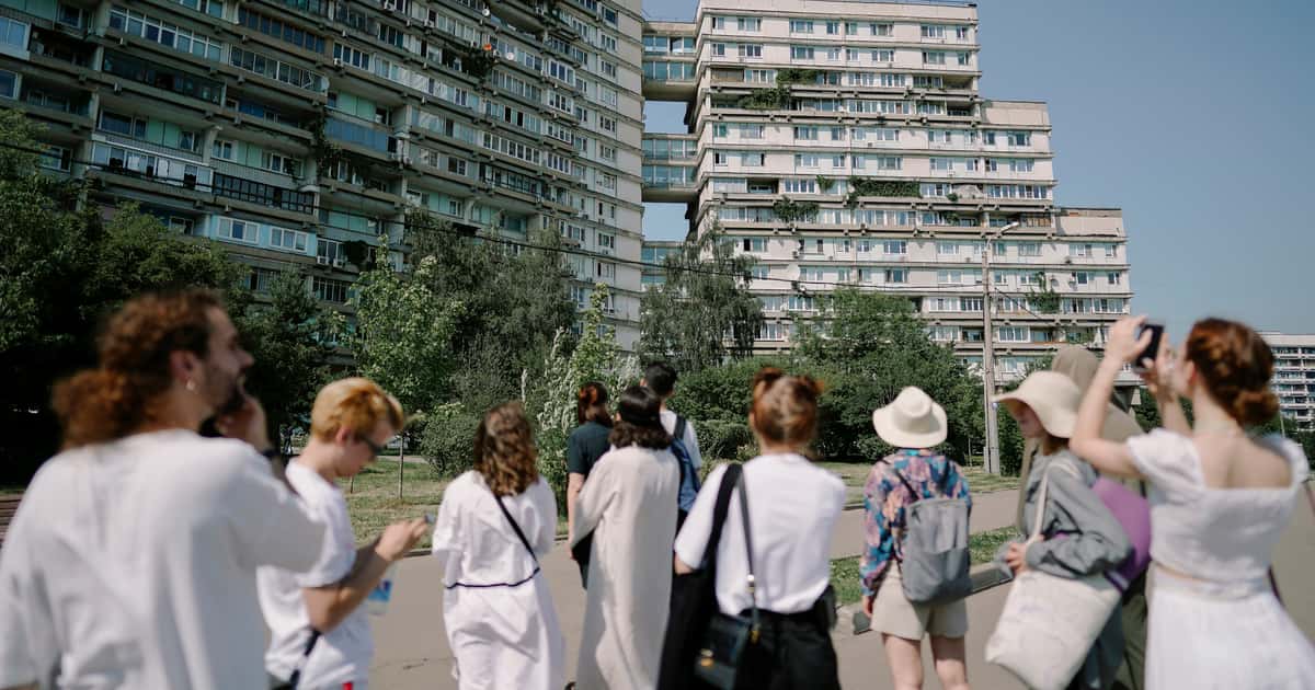 Прогулки по городу: советский модернизм, брутализм и «архитектурные излишества»