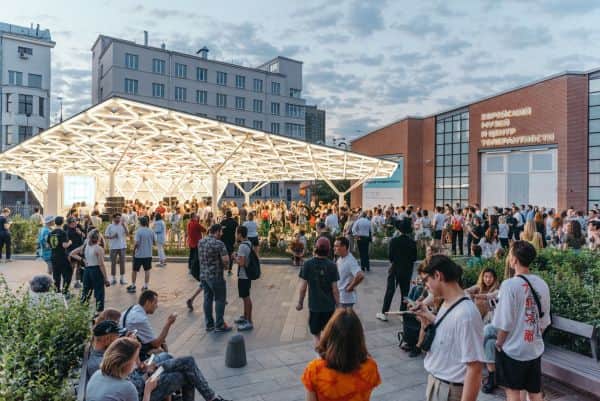 Лето в Еврейском музее — 2023: выставки, музыка, фильмы и кошерный стритфуд
