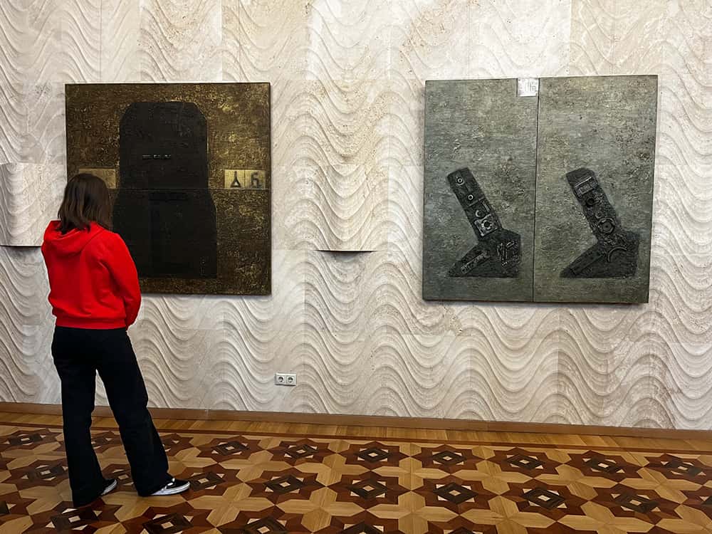 С 13 декабря регулярные медиаторские туры по выставке в галерее Дамирова