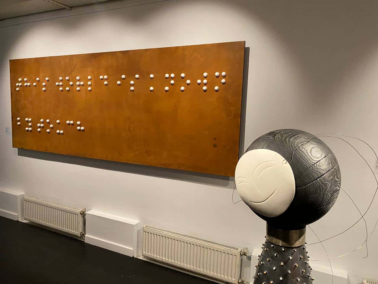 «Искусство, оно и в Африке искусство»: artist talk Кати Емельяновой